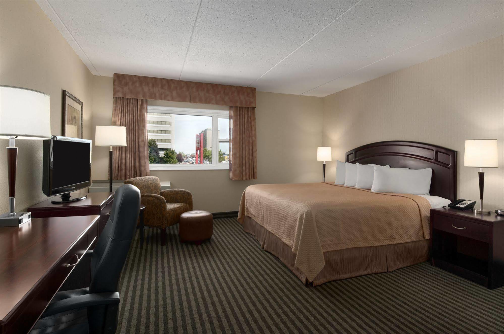 Viscount Gort Hotel, Banquet & Conference Centre ウィニペグ エクステリア 写真