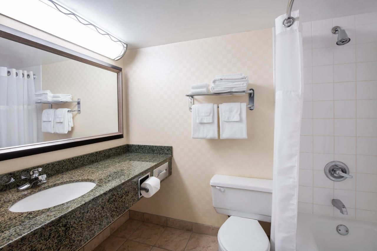 Viscount Gort Hotel, Banquet & Conference Centre ウィニペグ エクステリア 写真