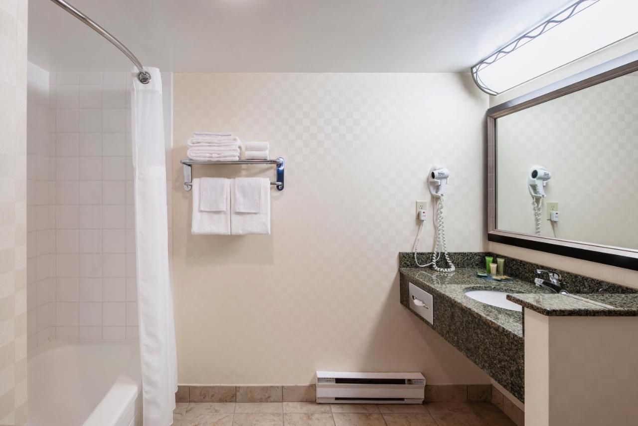 Viscount Gort Hotel, Banquet & Conference Centre ウィニペグ エクステリア 写真